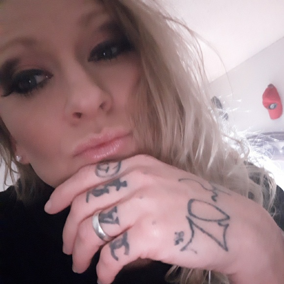 Meet your Posher, Kay - Picture 1 of 1